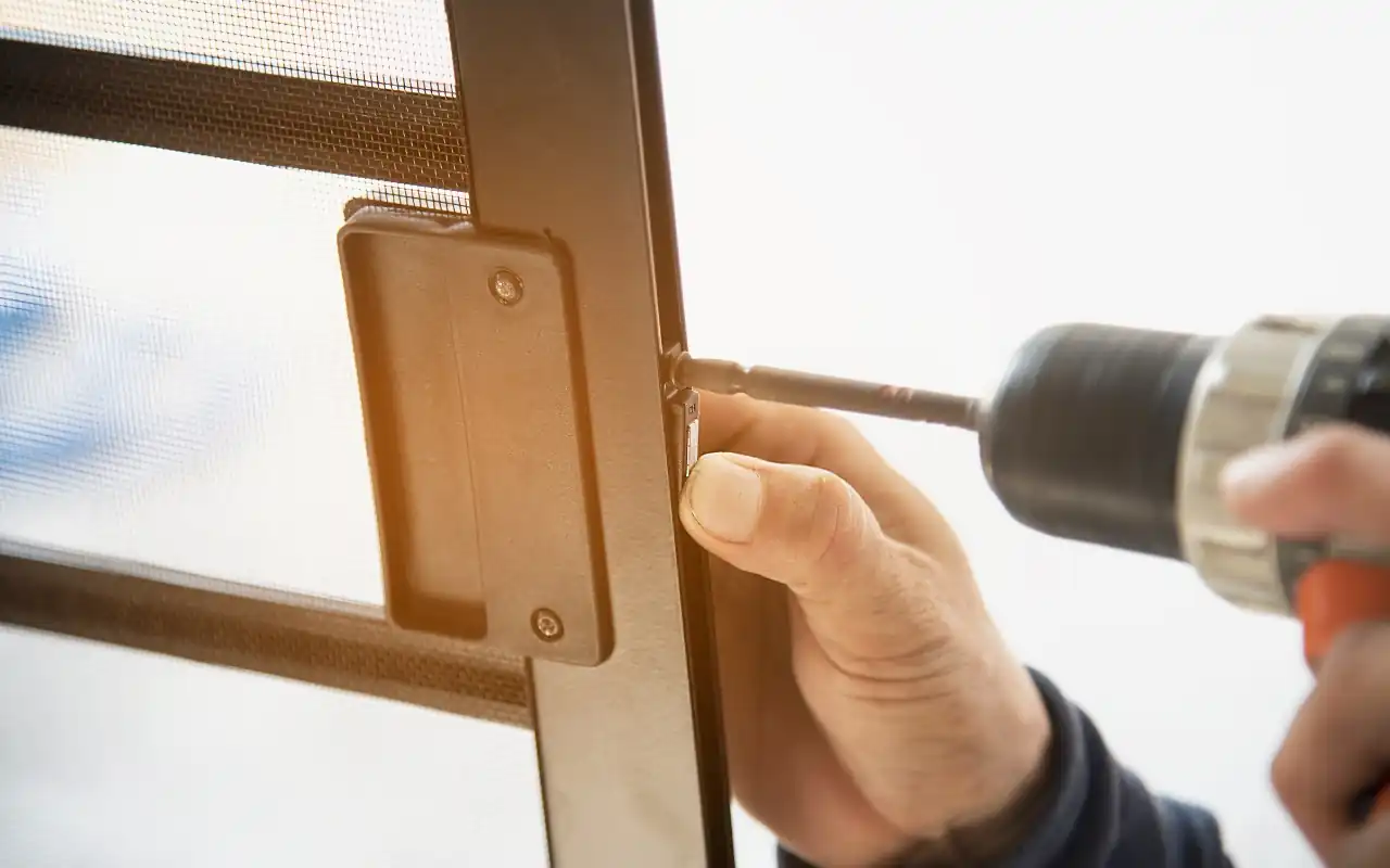 A comprehensive guide on how to repair aluminum doors with essential tools.